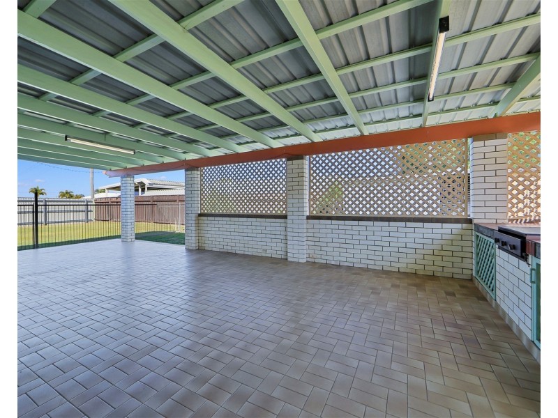 16 Marshall st, Avenell Heights QLD 4670