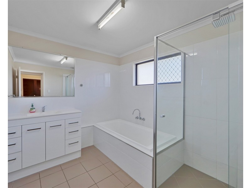 16 Marshall st, Avenell Heights QLD 4670