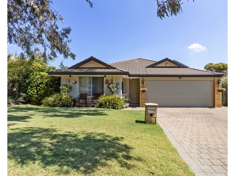 11 Chiltern Avenue, Brookdale WA 6112