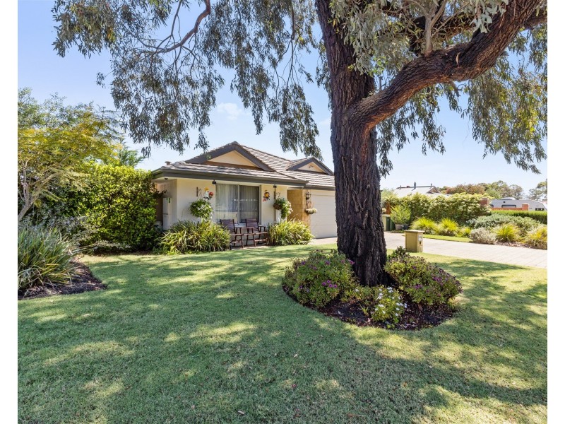 11 Chiltern Avenue, Brookdale WA 6112