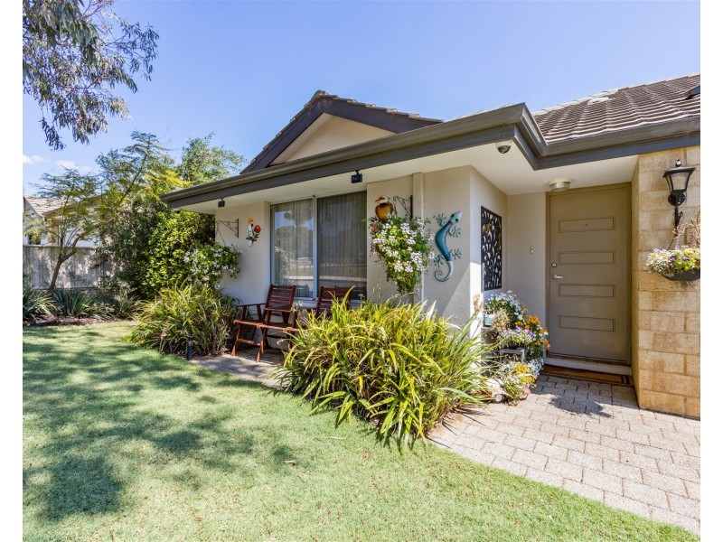 11 Chiltern Avenue, Brookdale WA 6112