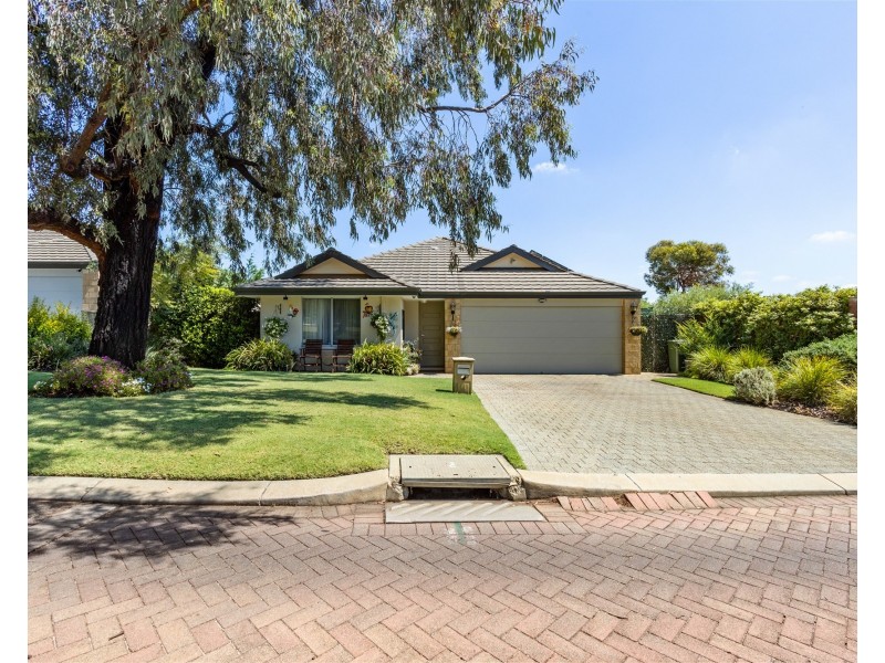 11 Chiltern Avenue, Brookdale WA 6112