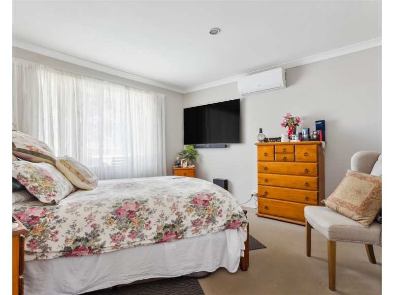 11 Chiltern Avenue, Brookdale WA 6112