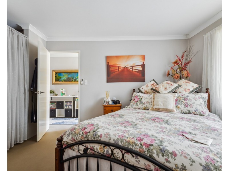 11 Chiltern Avenue, Brookdale WA 6112