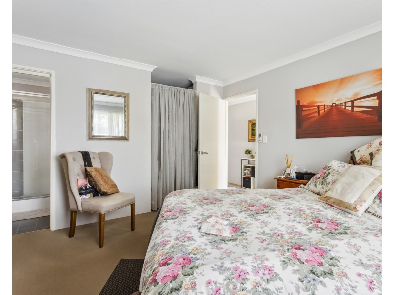 11 Chiltern Avenue, Brookdale WA 6112