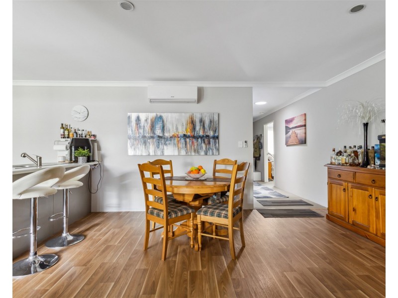 11 Chiltern Avenue, Brookdale WA 6112