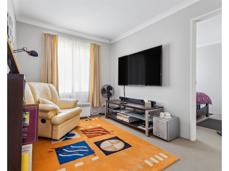 11 Chiltern Avenue, Brookdale WA 6112