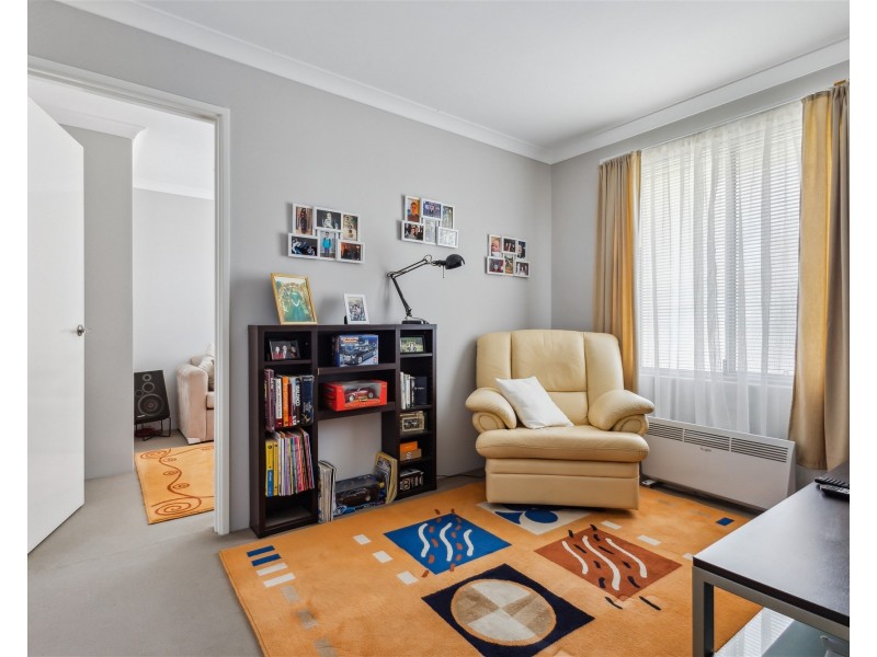 11 Chiltern Avenue, Brookdale WA 6112