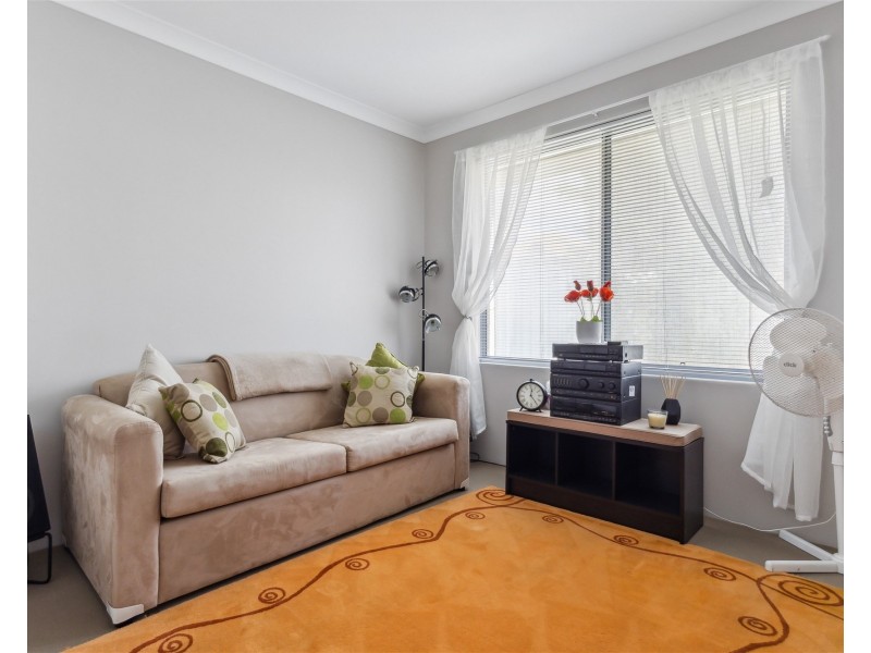 11 Chiltern Avenue, Brookdale WA 6112