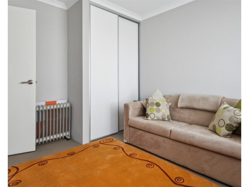 11 Chiltern Avenue, Brookdale WA 6112