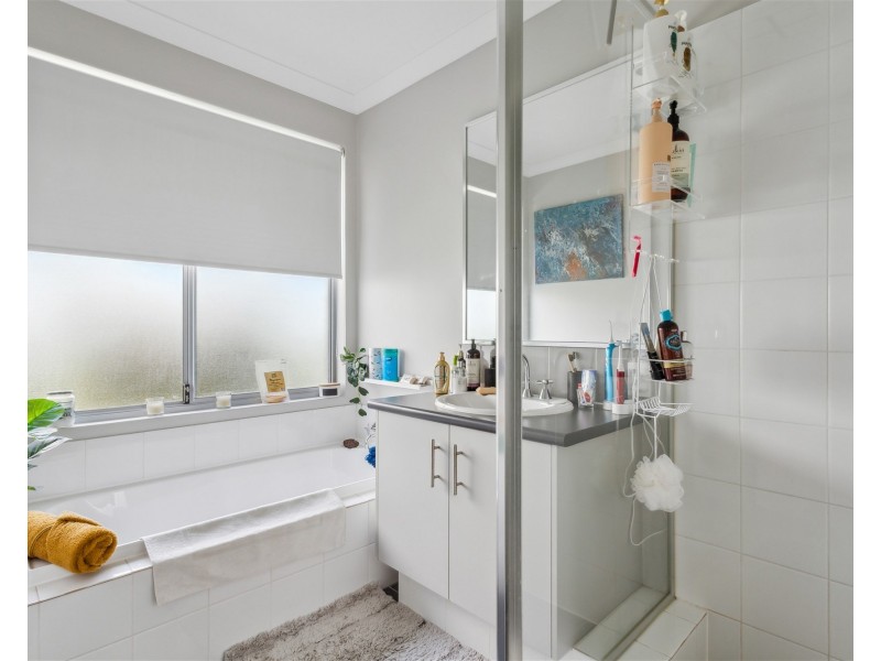 11 Chiltern Avenue, Brookdale WA 6112