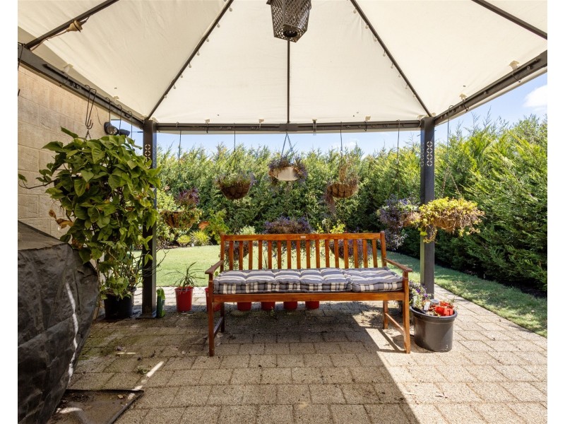 11 Chiltern Avenue, Brookdale WA 6112