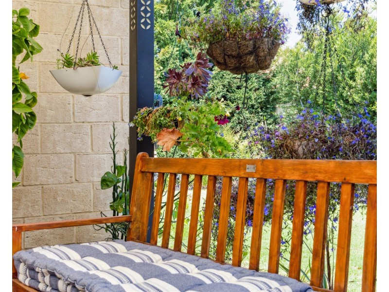 11 Chiltern Avenue, Brookdale WA 6112