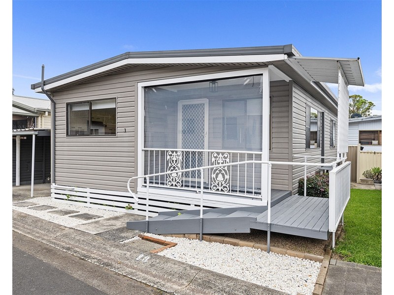 3 Sunshine Wattle Road, Green Point NSW 2251