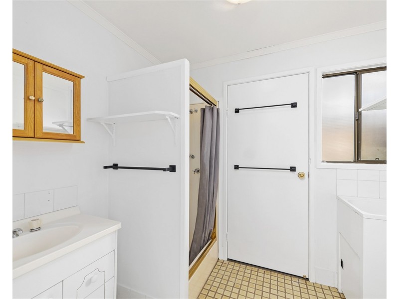 3 Sunshine Wattle Road, Green Point NSW 2251