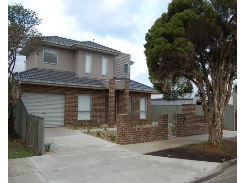 1/10 Kinnane Cres, Sunshine VIC 3020