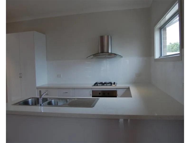 1/10 Kinnane Cres, Sunshine VIC 3020