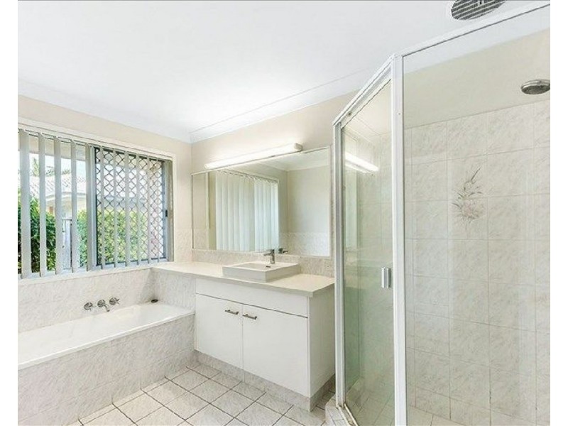 27 Port Jackson Boulevarde Clear Island Waters, Clear Island Waters QLD 4226