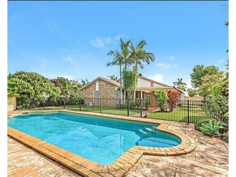 27 Port Jackson Boulevarde Clear Island Waters, Clear Island Waters QLD 4226