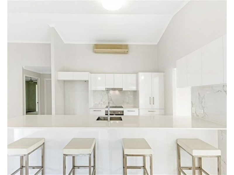 27 Port Jackson Boulevarde Clear Island Waters, Clear Island Waters QLD 4226