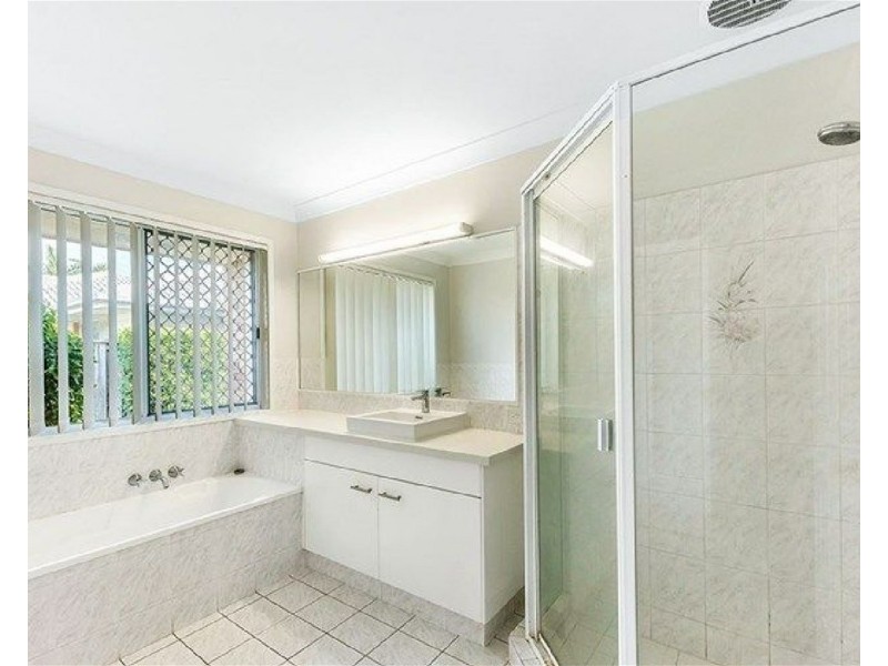 27 Port Jackson Boulevarde Clear Island Waters, Clear Island Waters QLD 4226