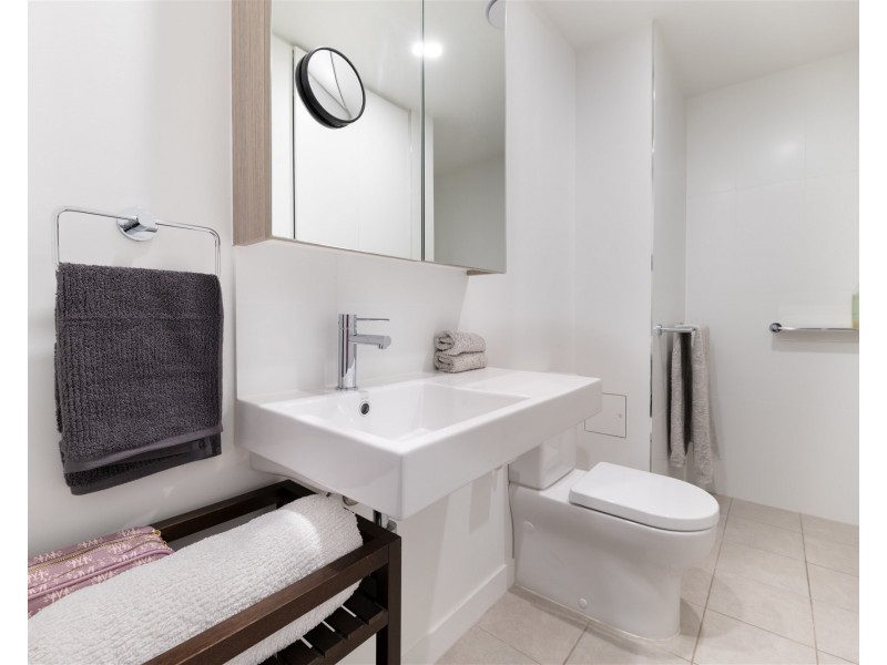 21504/7 Wharf Street, Hamilton QLD 4007