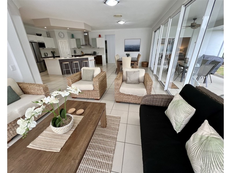 38 Mossman Way., Sandstone Point QLD 4511