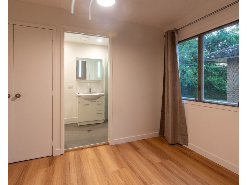 63 Fawkner Street, Chapel Hill QLD 4069