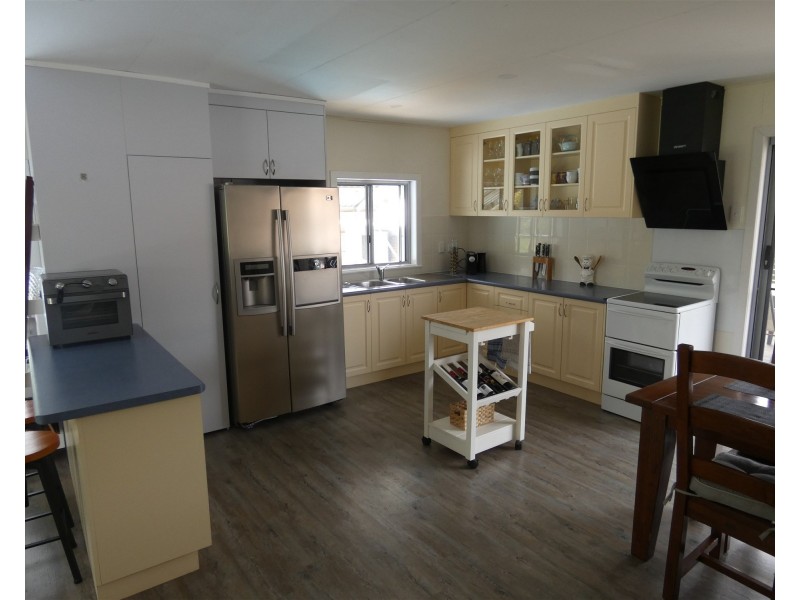 14 Kurrajong Crescent, Point Vernon QLD 4655