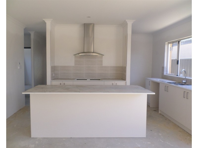 8 Murchison Drive, Ravenswood WA 6208