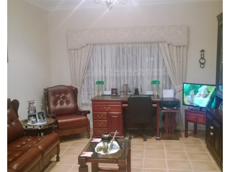 77 Leslie  Road, Gisborne VIC 3437