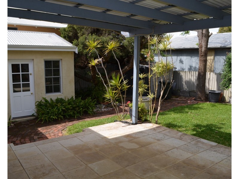 32 Hickory Street, South Fremantle WA 6162