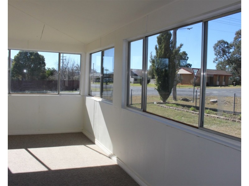 52 Logan Street, Tenterfield NSW 2372