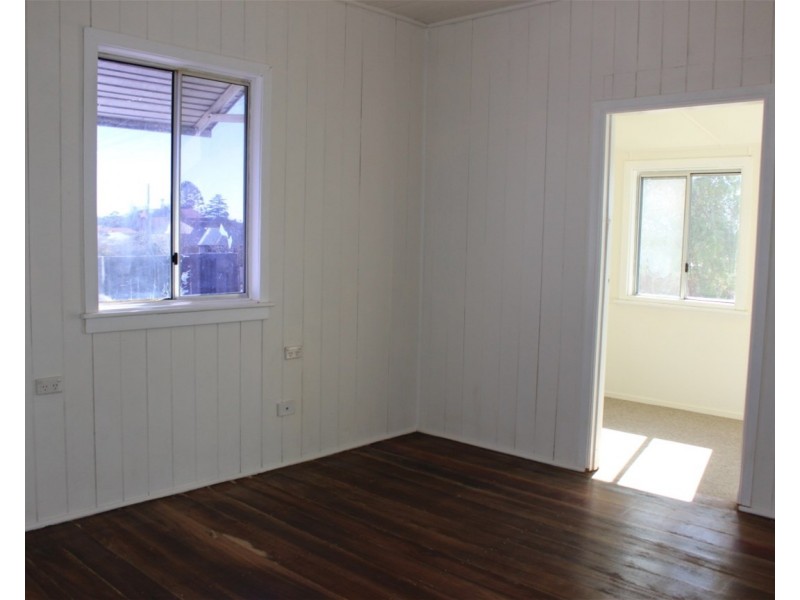 52 Logan Street, Tenterfield NSW 2372