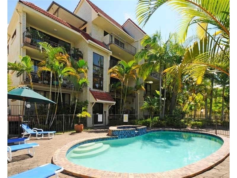 2/18 First Avenue, Broadbeach QLD 4218
