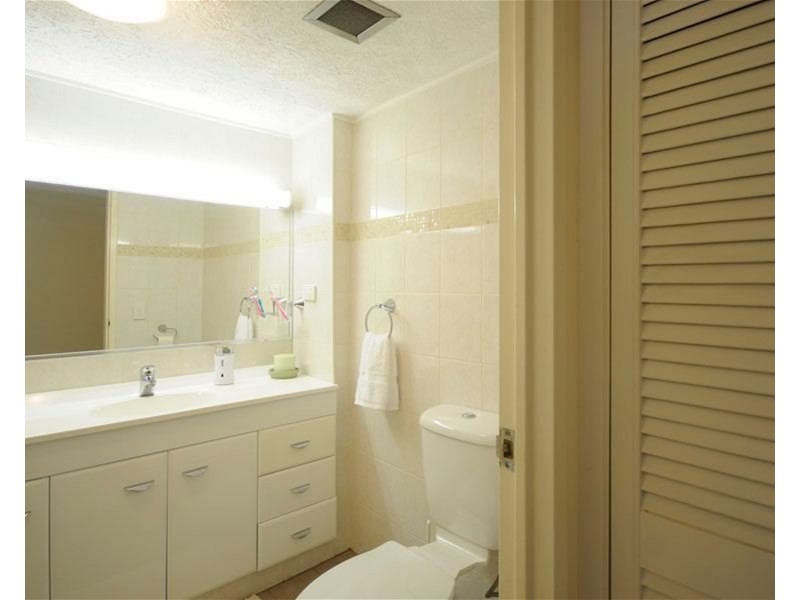 2/18 First Avenue, Broadbeach QLD 4218