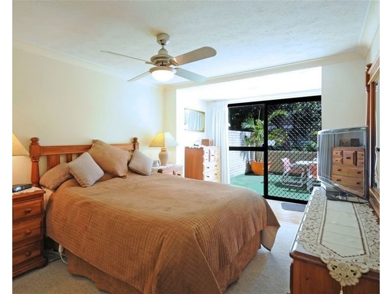 2/18 First Avenue, Broadbeach QLD 4218