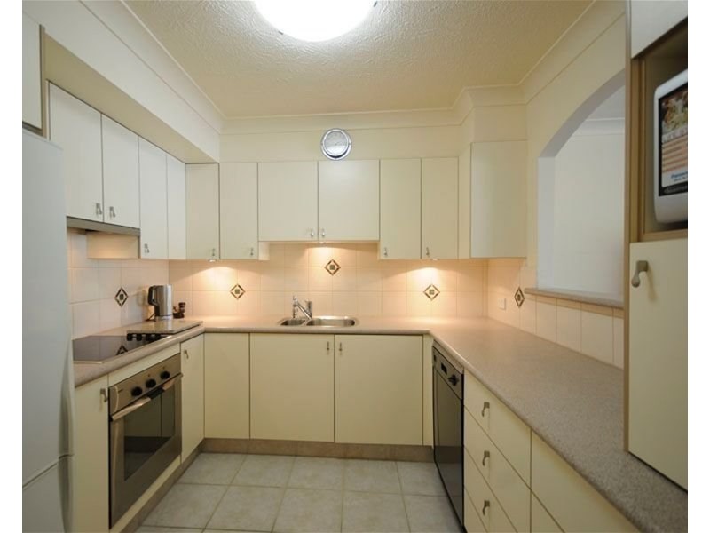 2/18 First Avenue, Broadbeach QLD 4218