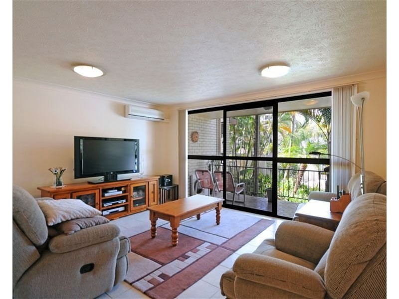 2/18 First Avenue, Broadbeach QLD 4218