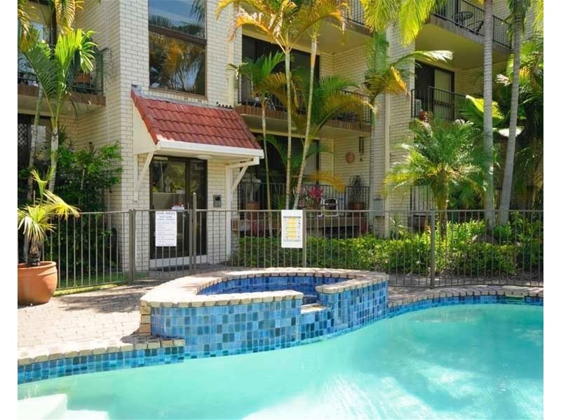 2/18 First Avenue, Broadbeach QLD 4218