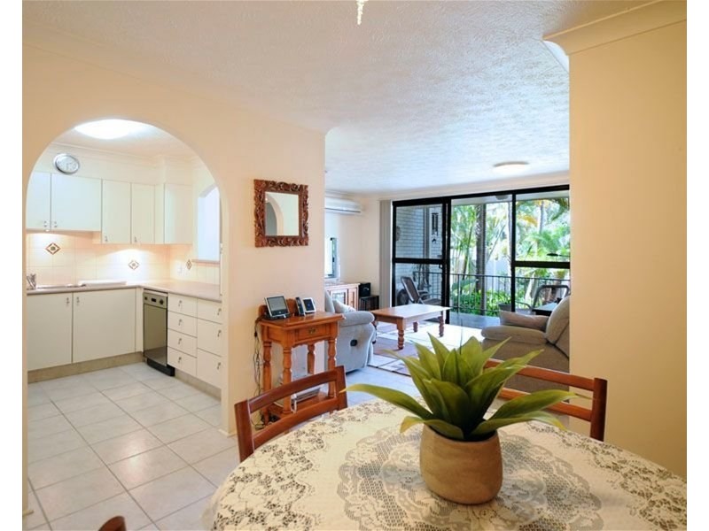 2/18 First Avenue, Broadbeach QLD 4218