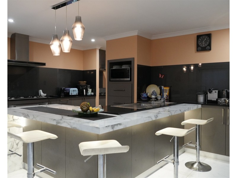 27 Barnevelder Bend, Southern River WA 6110