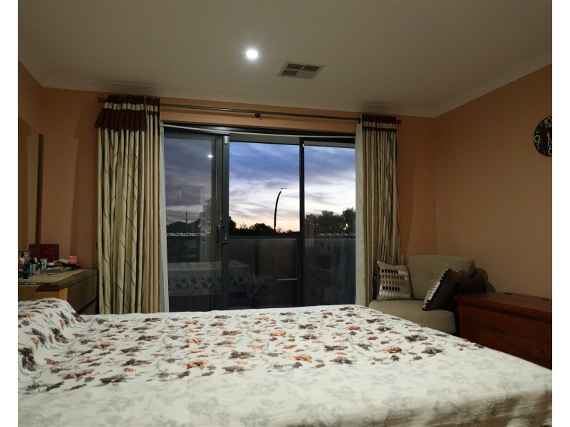 27 Barnevelder Bend, Southern River WA 6110