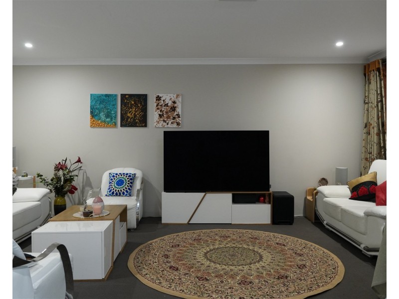 27 Barnevelder Bend, Southern River WA 6110