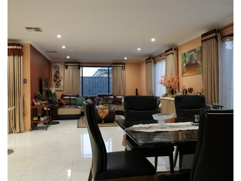 27 Barnevelder Bend, Southern River WA 6110