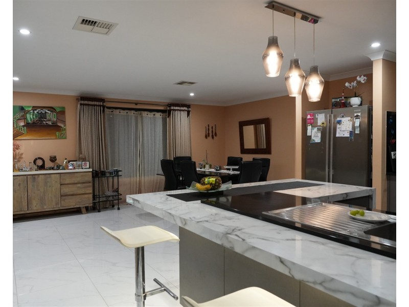 27 Barnevelder Bend, Southern River WA 6110