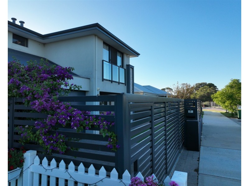 27 Barnevelder Bend, Southern River WA 6110