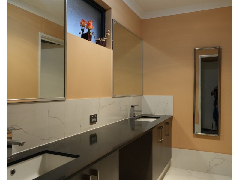 27 Barnevelder Bend, Southern River WA 6110