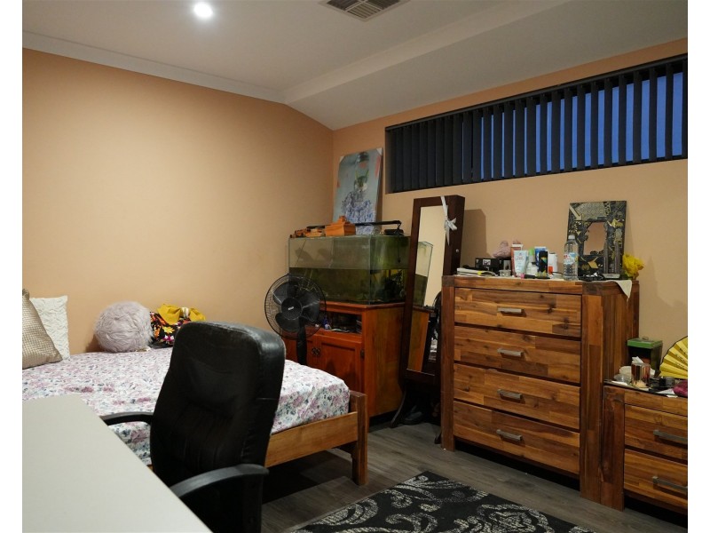 27 Barnevelder Bend, Southern River WA 6110