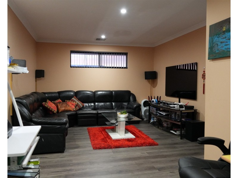 27 Barnevelder Bend, Southern River WA 6110